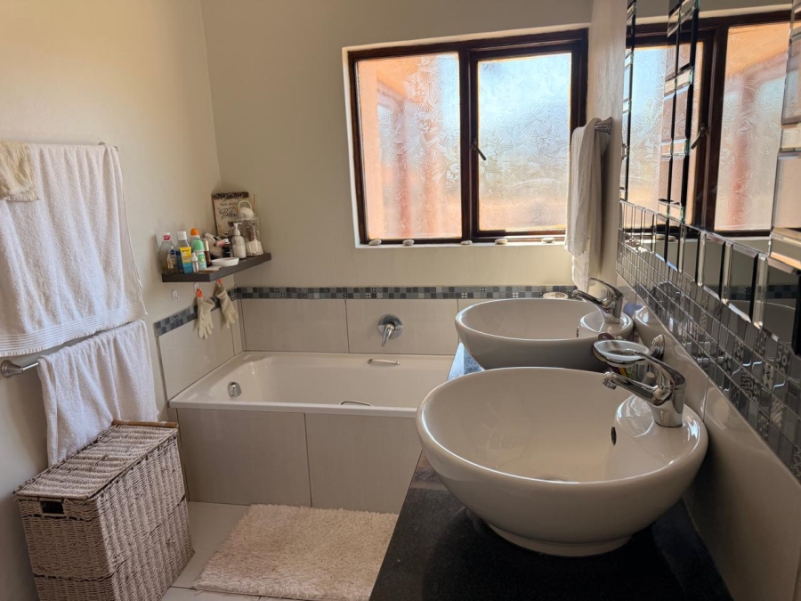4 Bedroom Property for Sale in Buffelspoort Eco Estate North West